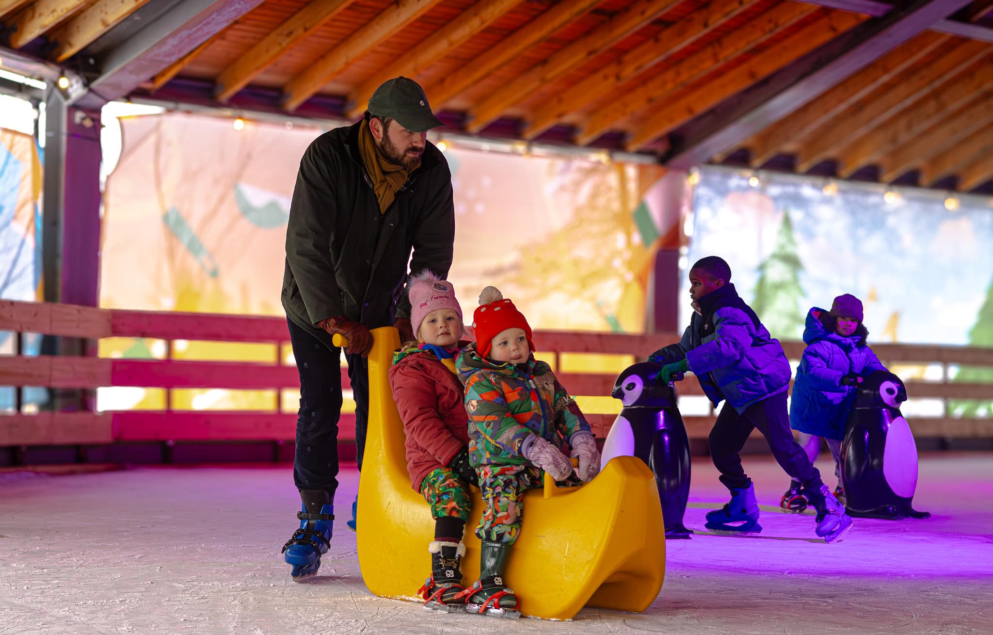 Geniet van de winterpret op de overdekte schaatsbaan